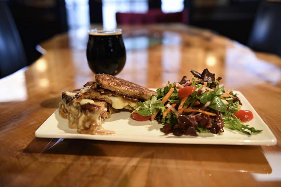 First Look Righteous Taphouse Does Everything Right — The Town Dish